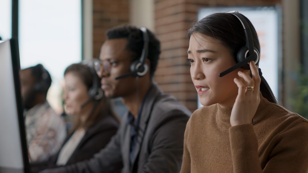In-House vs. Outsourced Support: What’s Right for Your Growth Stage? 1